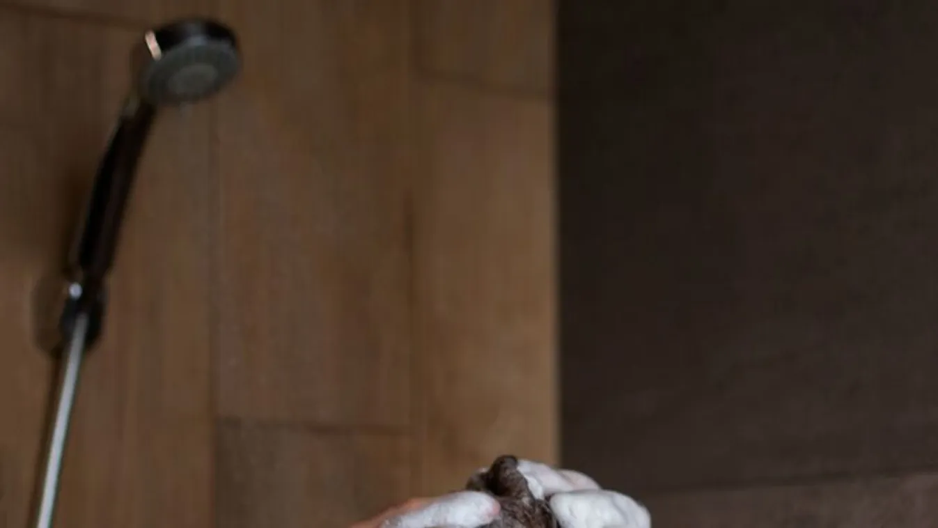 Figyelmeztetnek az orvosok: ez a mindennapi tevékenység okozhatja a hajhullást