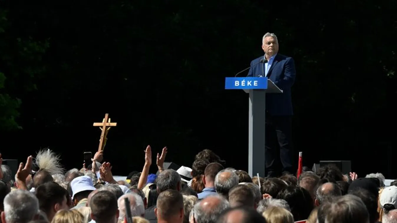 Orbán Viktor: nem lehet együtt úszni a brüsszeli fősodorral