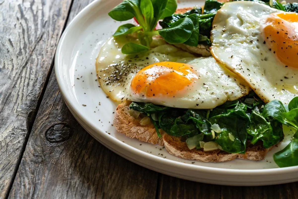 Kisegít ez a gyors reggeli, ha nincs sok időd ébredés után.