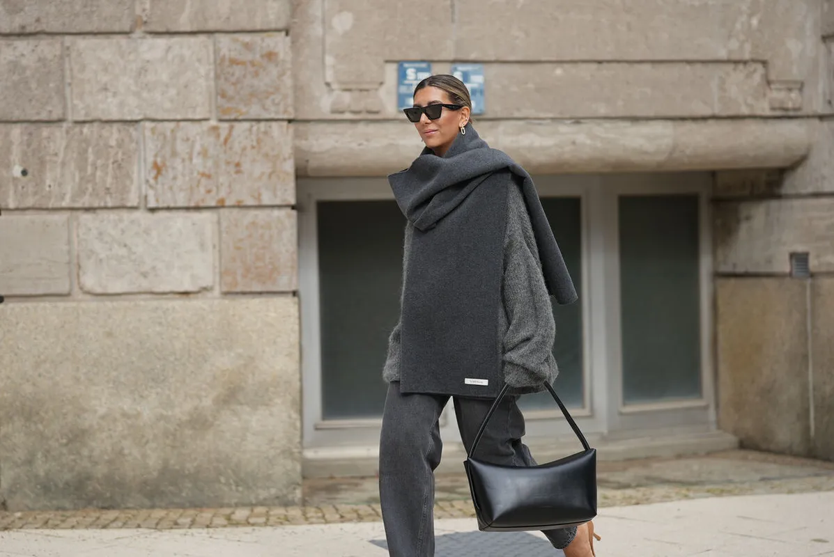 Farmer szürke téli trend -Street Style - Hamburg - September, 2025