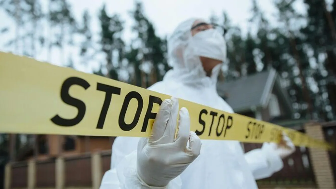 Felfoghatatlan: hetekig aludt együtt lemészárolt családjával