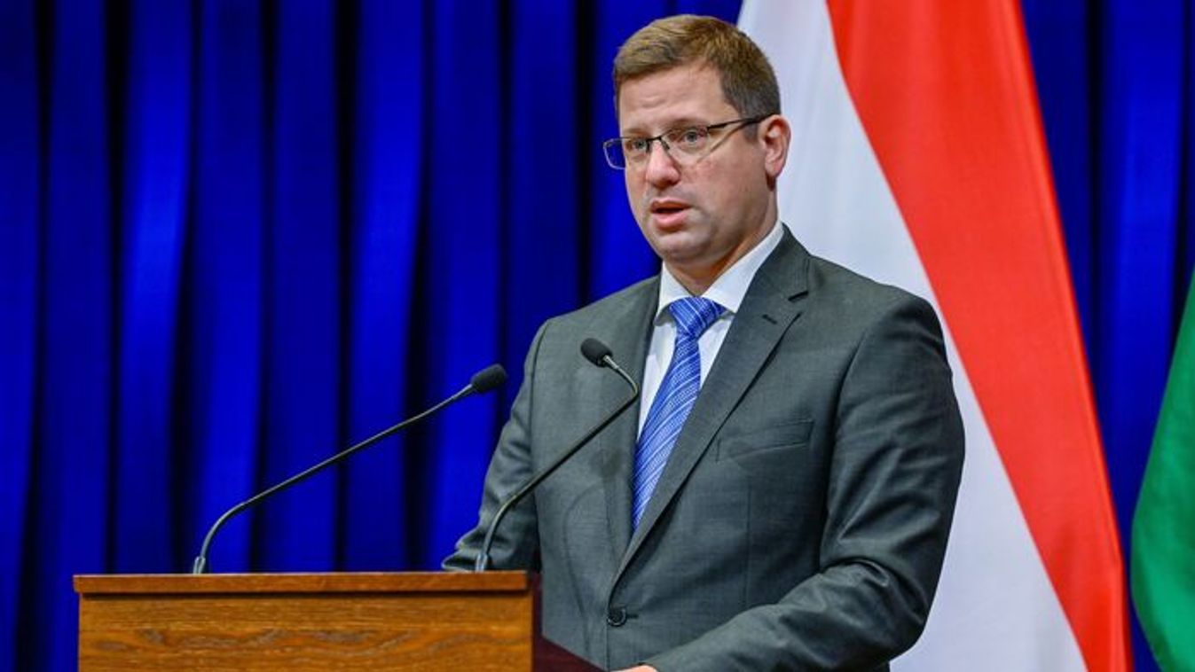 Gulyás Gergely: A háborút és az adóemelést is el kell utasítani