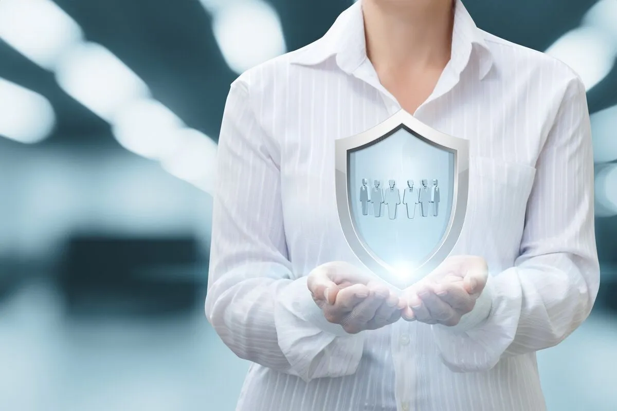 3 csillagjegy páncéllal védi a szívét -A,Person,In,A,Light-colored,Shirt,Holds,A,Glowing,Digital