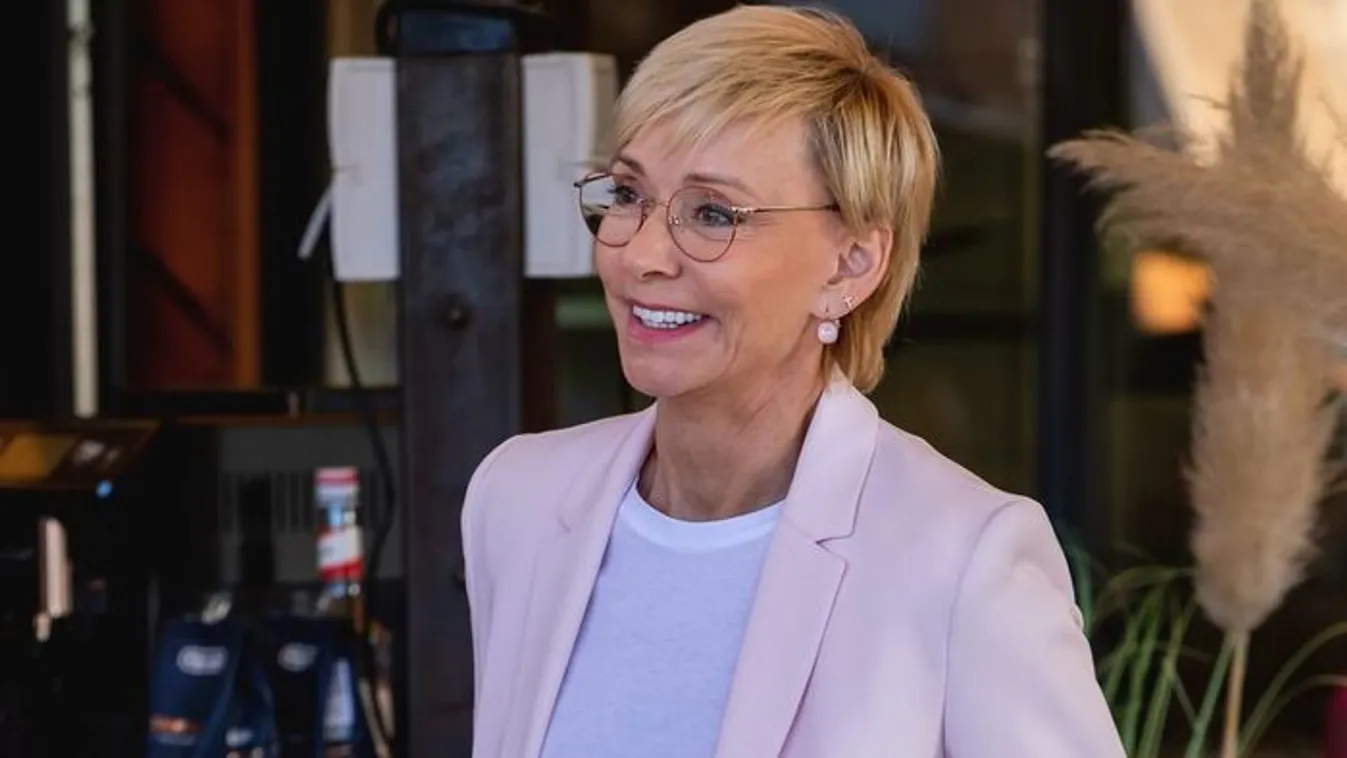 Senki sem gondolta volna: ablakpucolóként dolgozott fiatalon Jakupcsek Gabriella, hogy kihúzza a főiskolán