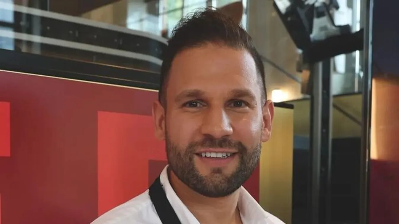 Zámbó Jimmy fia is beleharapott Rácz Jenő hamburgerébe