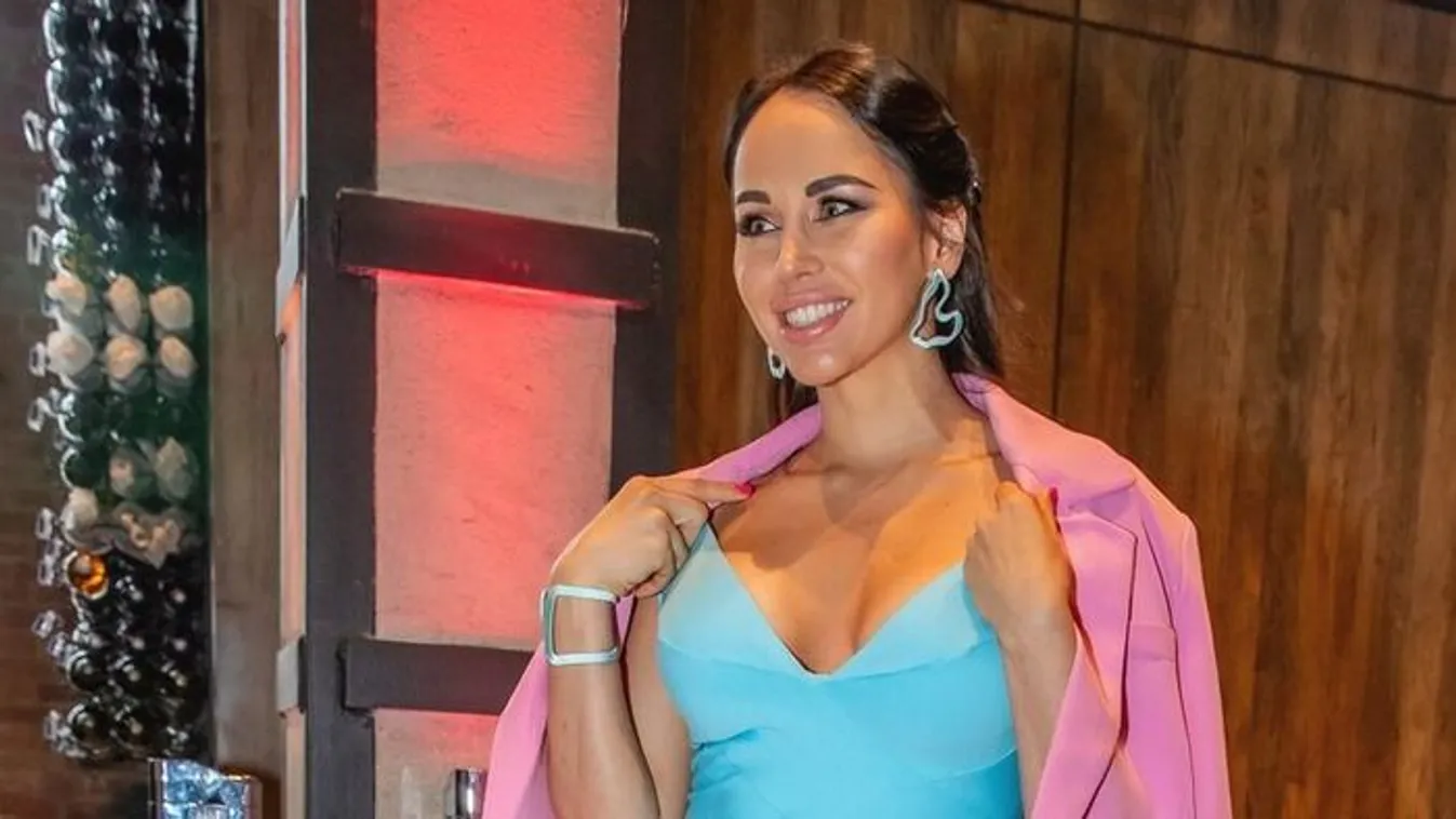 Sáfrány Emese gyönyörű szemeivel mindenkit rabul ejt