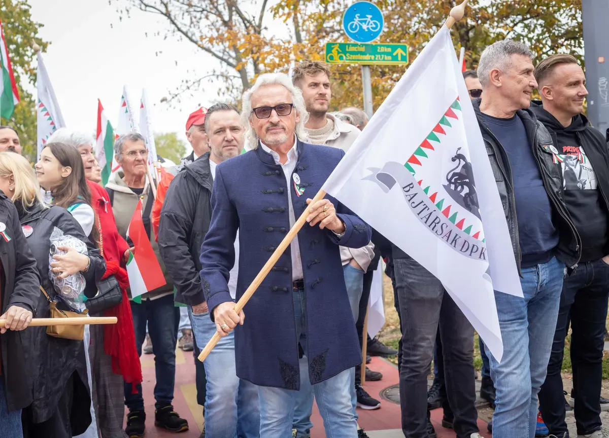 Sasvári Sándor büszkén vesz részt a Békemeneten. Fotó: Bors