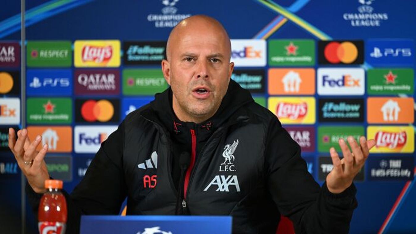 Arne Slot máris menekülőre fogta, nagy a baj Liverpoolban