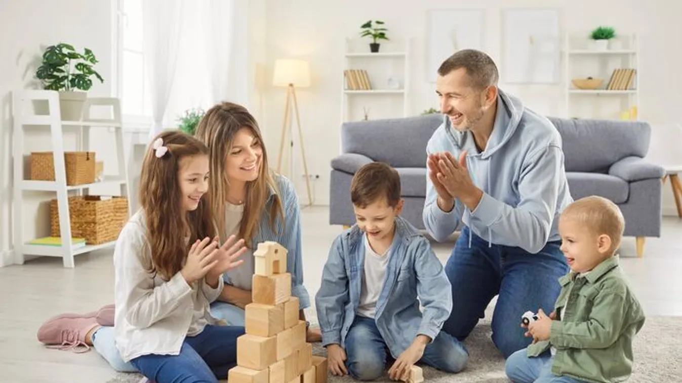 Kiderült: 22 százalékkal nő a 3 gyermekes anyák fizetése