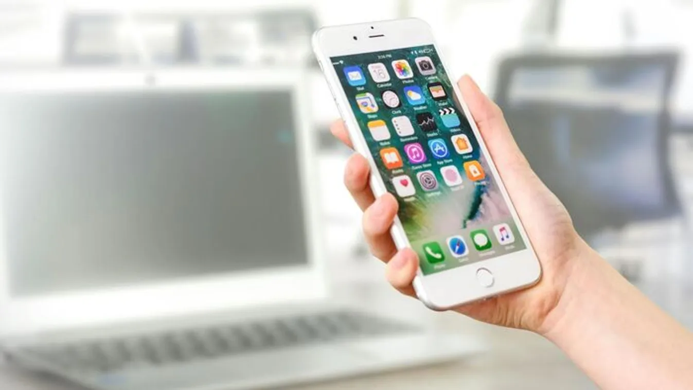 Az Európai Bizottság már a mobilos üzeneteinket is elolvasná