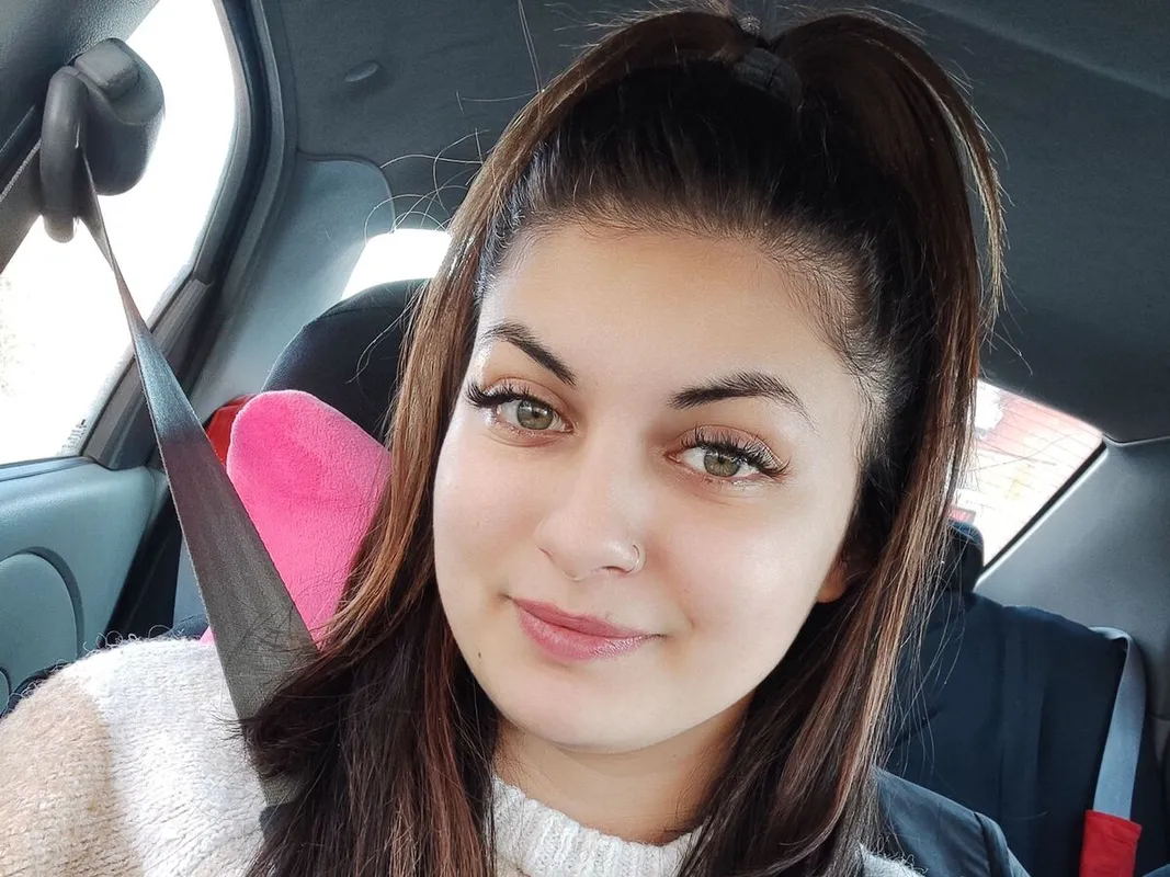 Jakab Kinga saját autójával jár dolgozni, a bérlakás végre biztos fedelet nyújt neki