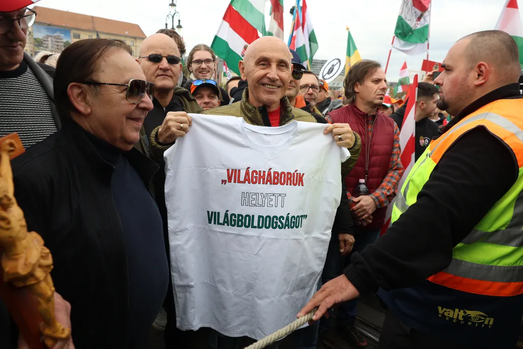 Pataky Attila 
fásy Ádám