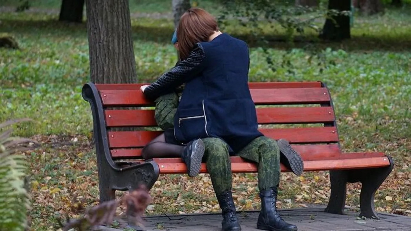 Egy parkban kényeztette egymást két hajléktalan Mohácson