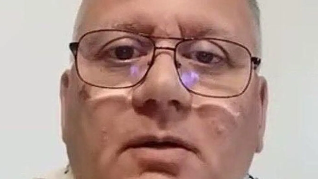 Az álhírgyárosok mellett tüntetnek Puzsérék