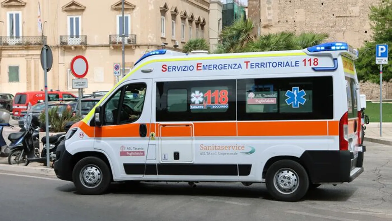 Mentőben szexelt egy prostituálttal a sofőr