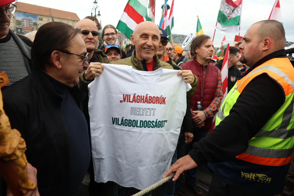 Pataky Attila 
fásy Ádám