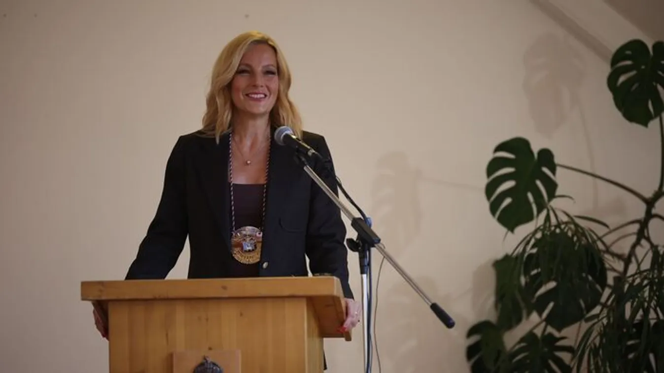 Dr. Várkonyi Andreát díszpolgárrá avatták