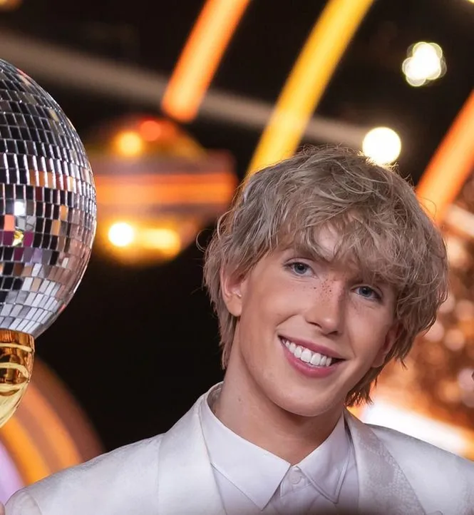 WhisperTon megnyitotta a halloweeni átváltozások sorát