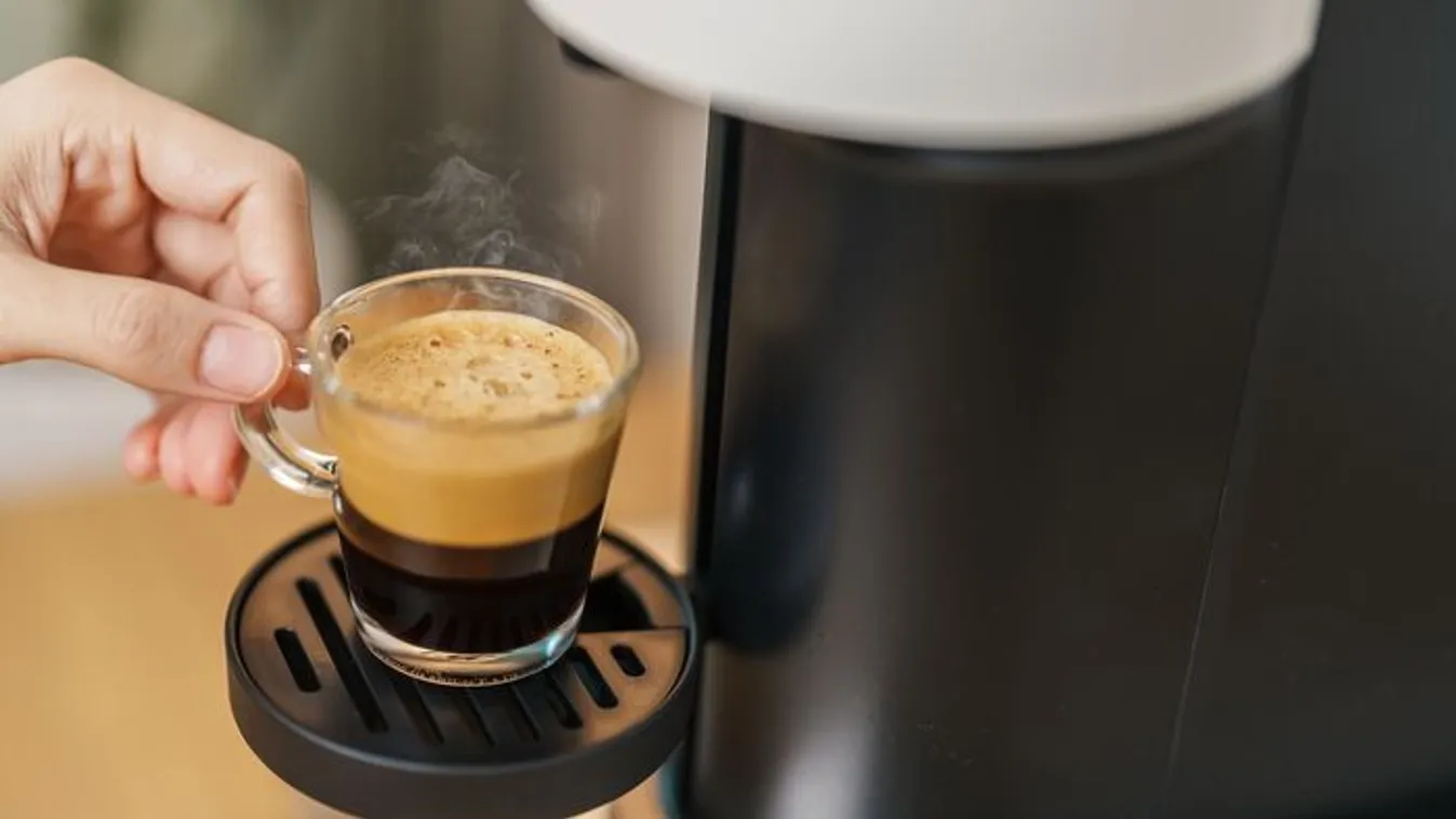 Kávéfőző trükk: felejtsd el a penészes zacctartót