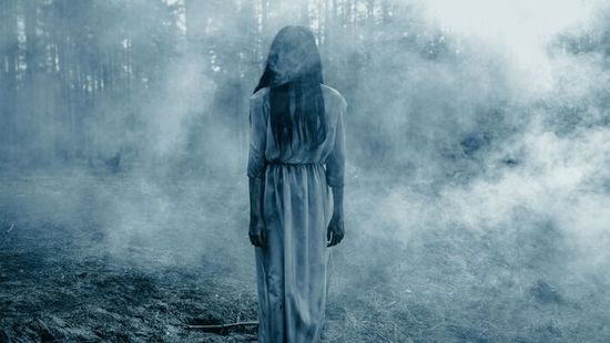 Meglepődött a sofőr: döbbenetes dolog történt, amikor a temetőn keresztül hajtott