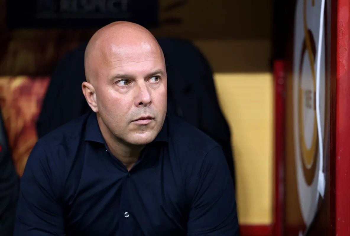 Gyűlnek a viharfelhők Arne Slot felett, Jürgen Klopp is véleményt mondott