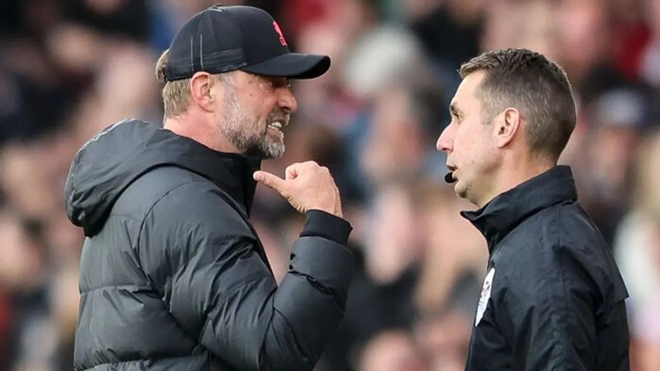 Gyerekpornó miatt csukhatják le a Liverpool-rém focibírót