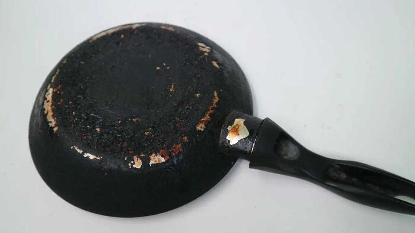 Zseniális trükk: Így lesz tökéletesen tiszta a serpenyő