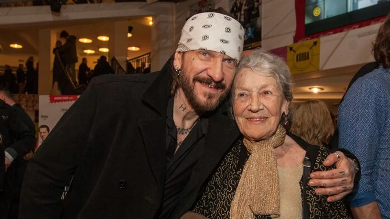 Ganxsta Zolee megható képpel emlékezett elhunyt édesanyjára