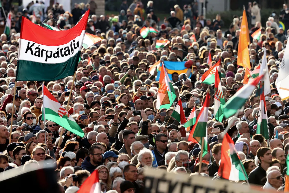 Orbán Viktor miniszterelnök 13 órakkor tart beszédet a Kossuth téren.