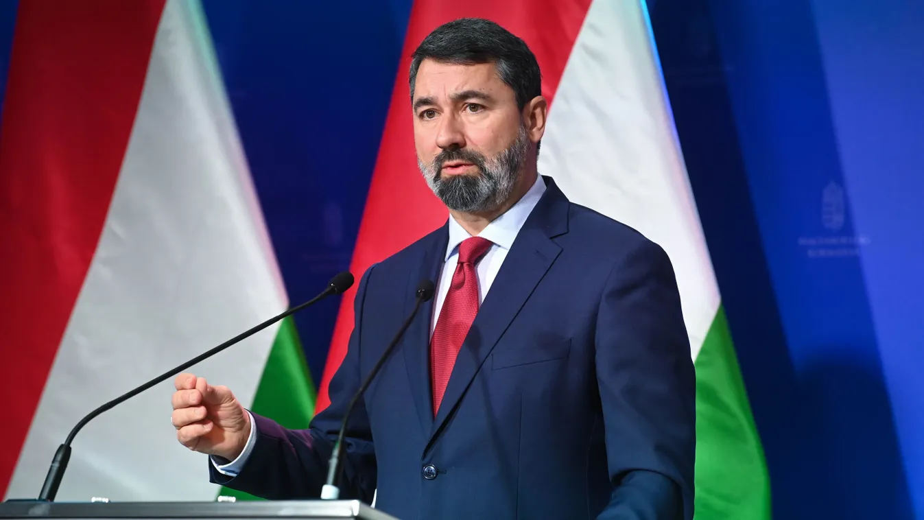 Hidvéghi Balázs: Bárki üzenhet Brüsszel bábjainak