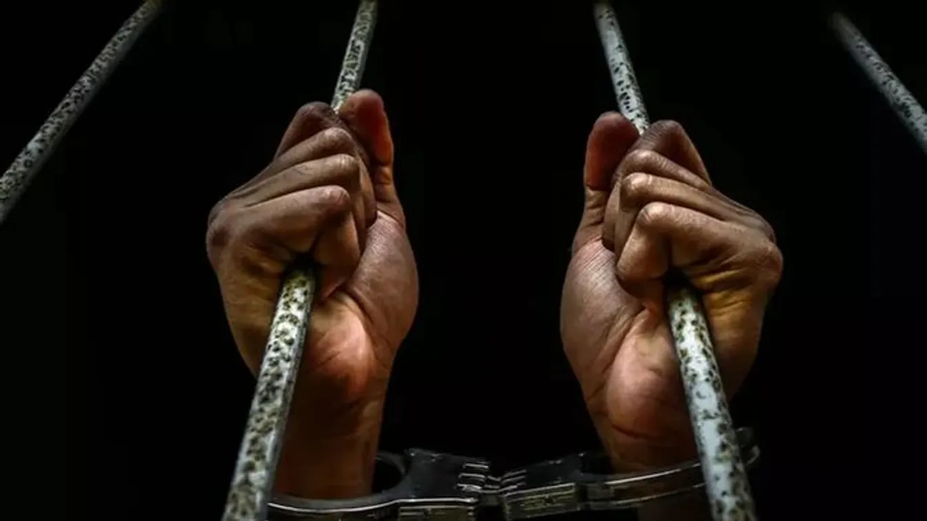 Kínozta, majd megfojtotta segítőjét, a pécsi szörnyeteg