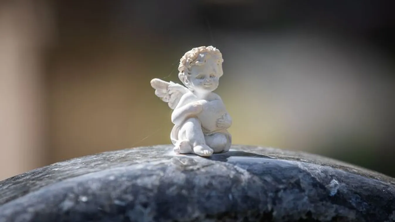 Áll a bál a temetkezési vállalkozó körül: kiderültek titkai