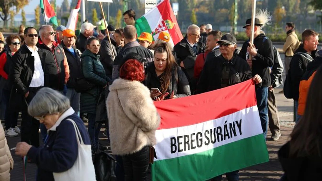 Orbán Viktor: Aki magyar, velünk tart!