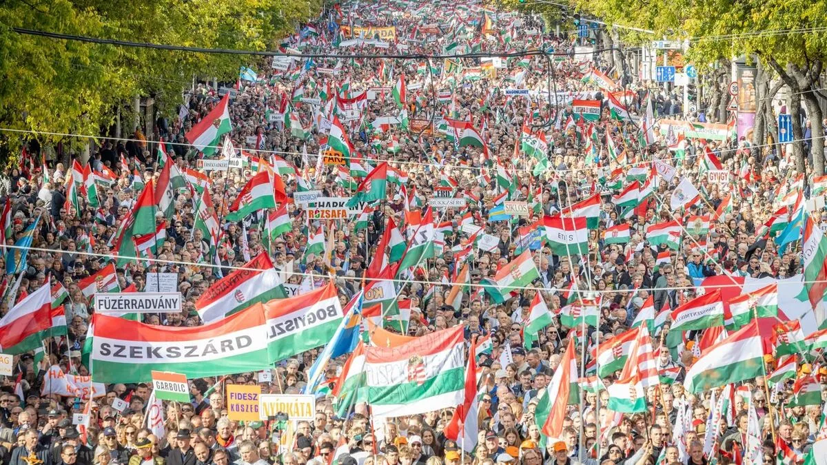 Orbán Viktor az EU-csúcsra is elvitte a Békemenet üzenetét: a magyar emberek nem háborút, hanem békét akarnak.