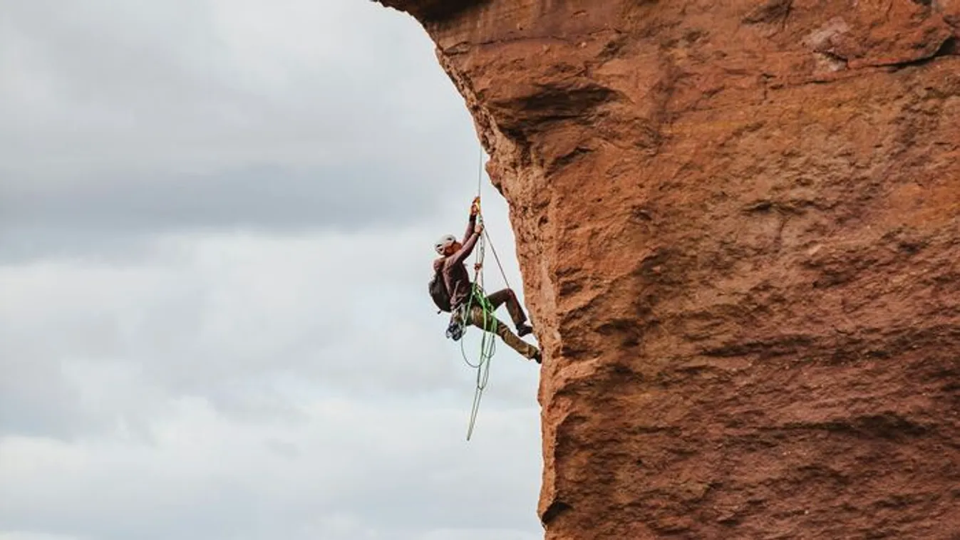Élő felvétel közben zuhant a halálába a sziklamászó