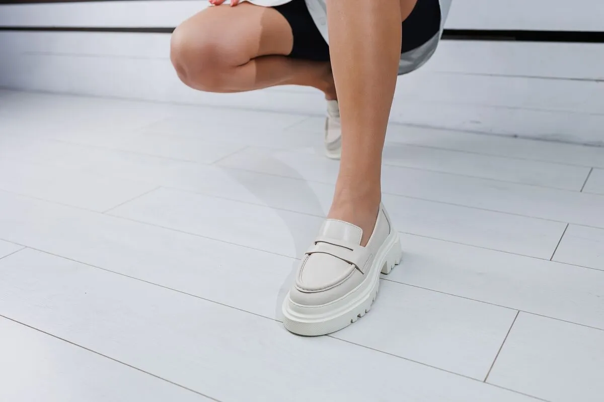 Female,Beautiful,Legs,In,White,Leather,Loafers.,Summer,Women's,Shoes