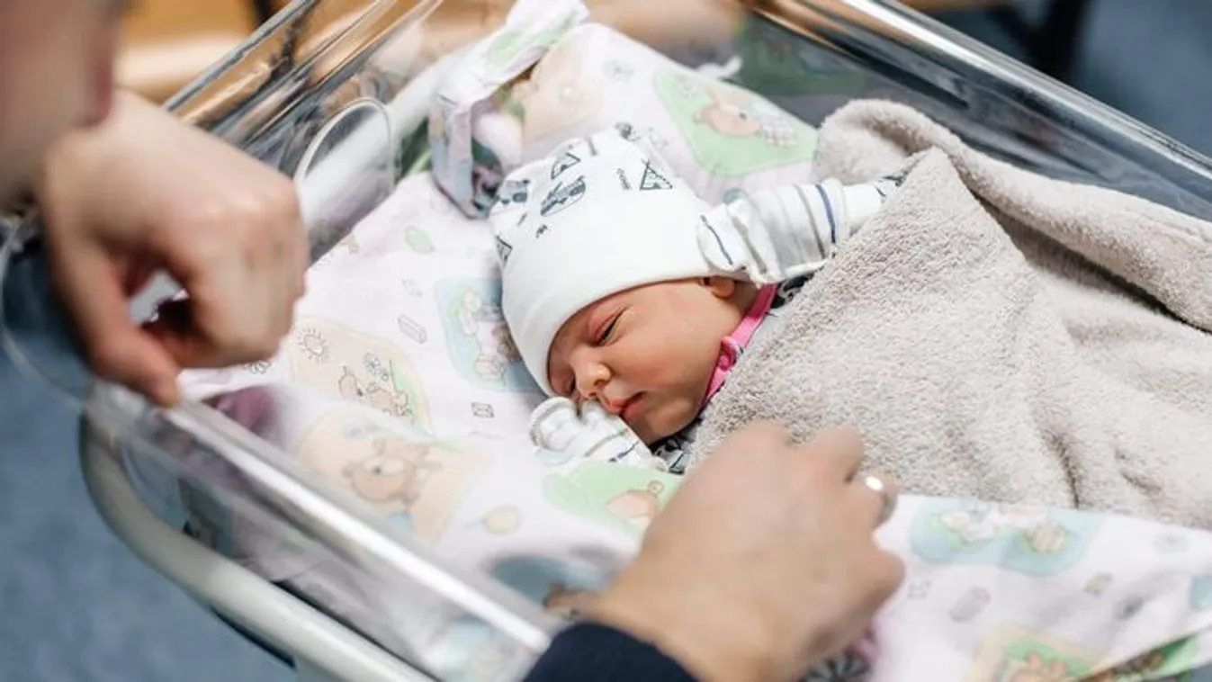 35 év után derült ki az osztrák újszülöttcsere