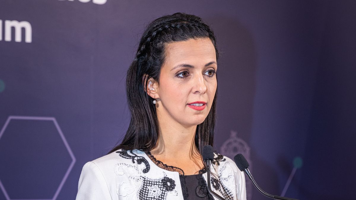 háromgyerekes édesanya