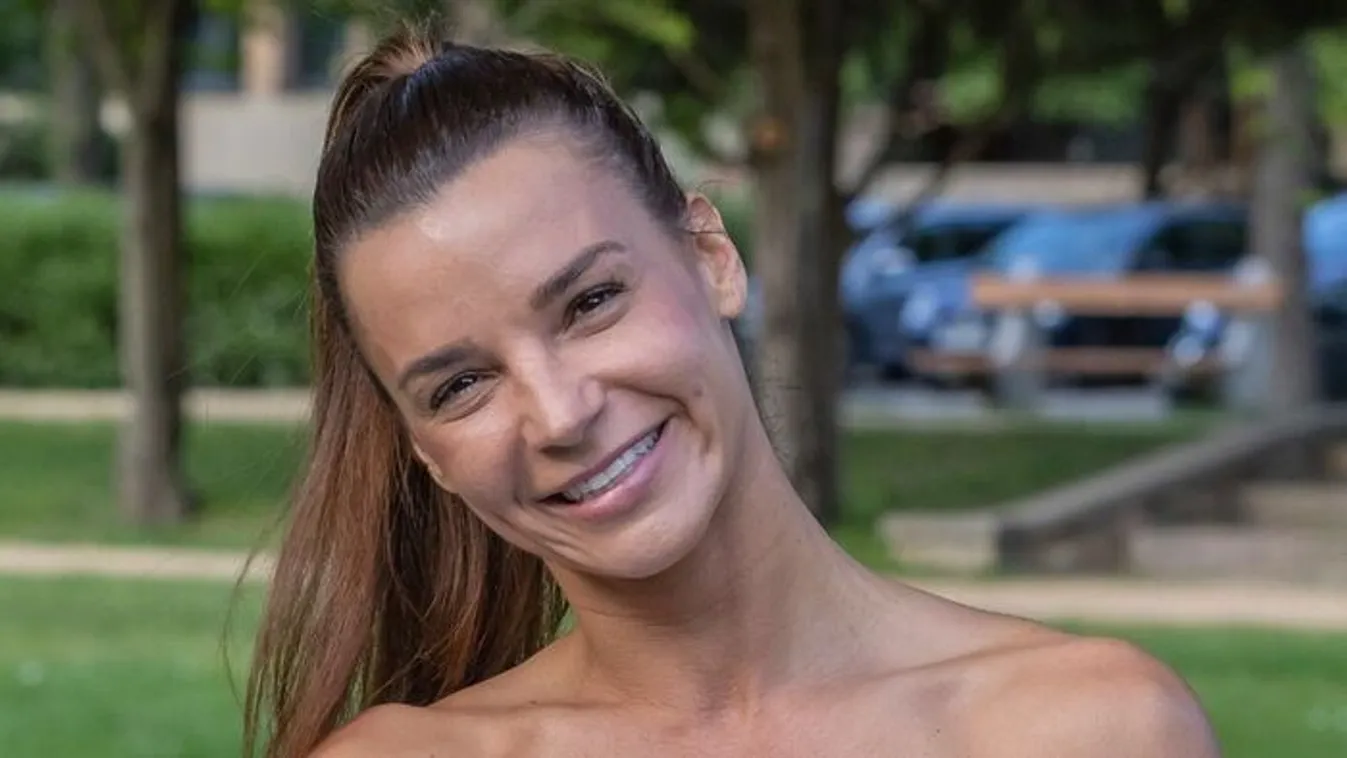 Berki Mazsi gyerekosztályról választott kabátban hódít