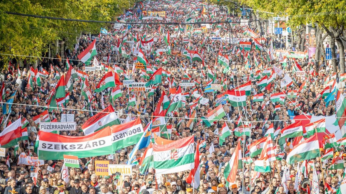 Orbán Viktor az EU-csúcsra is elvitte a Békemenet üzenetét: a magyar emberek nem háborút, hanem békét akarnak.