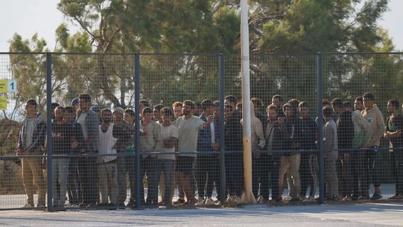 A kormány kitart a migrációellenes politikája mellett