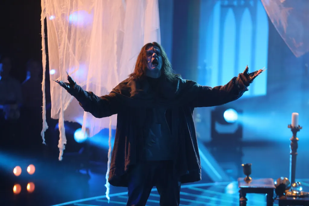 Vavra Bence legendás előadása mellet sem mehetünk el szó nélkül, nem csoda, hogy a döntő előtt is ekkora a rajongótábora.