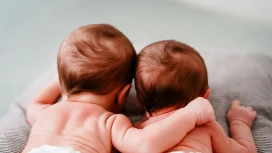 Erre álmában sem számított: leesett az álla egy nőnek, amikor megtudta az igazat az ikrei apjáról