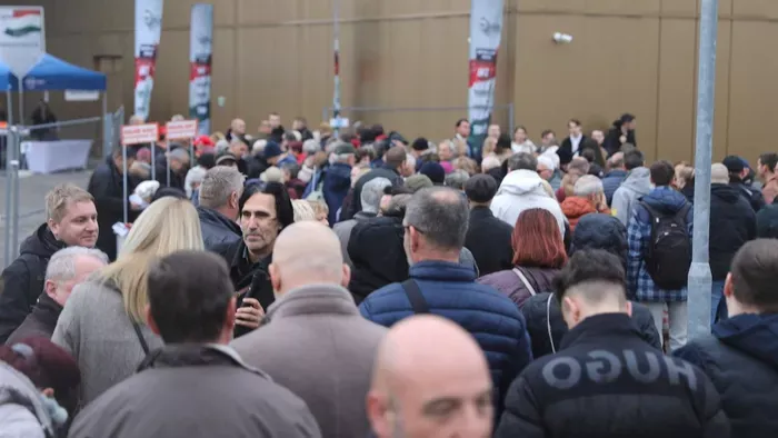 "Kinek hiányzik, hogy a gyerekeit elvigyék katonának?"