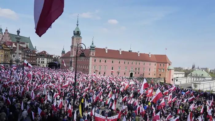 Százezres tömeg a konzervatív Lengyelországért