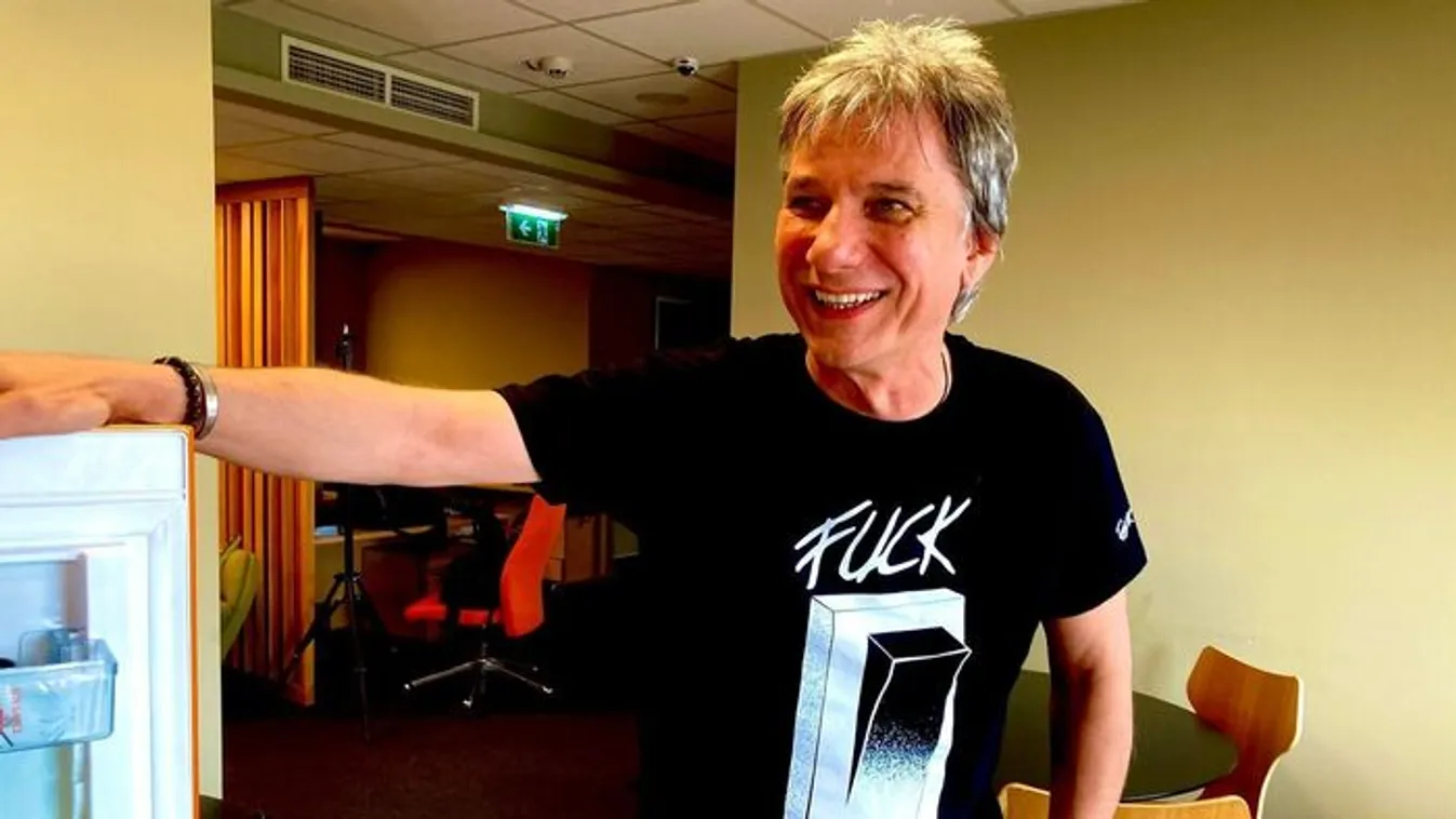 Bochkor Gábor elárulta: így végzi a nagydolgát a munkahelyén