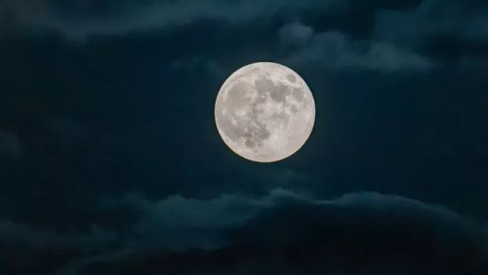 Rendkívül erős Szuperhold érkezik: Így befolyásolja a csillagjegyedet!