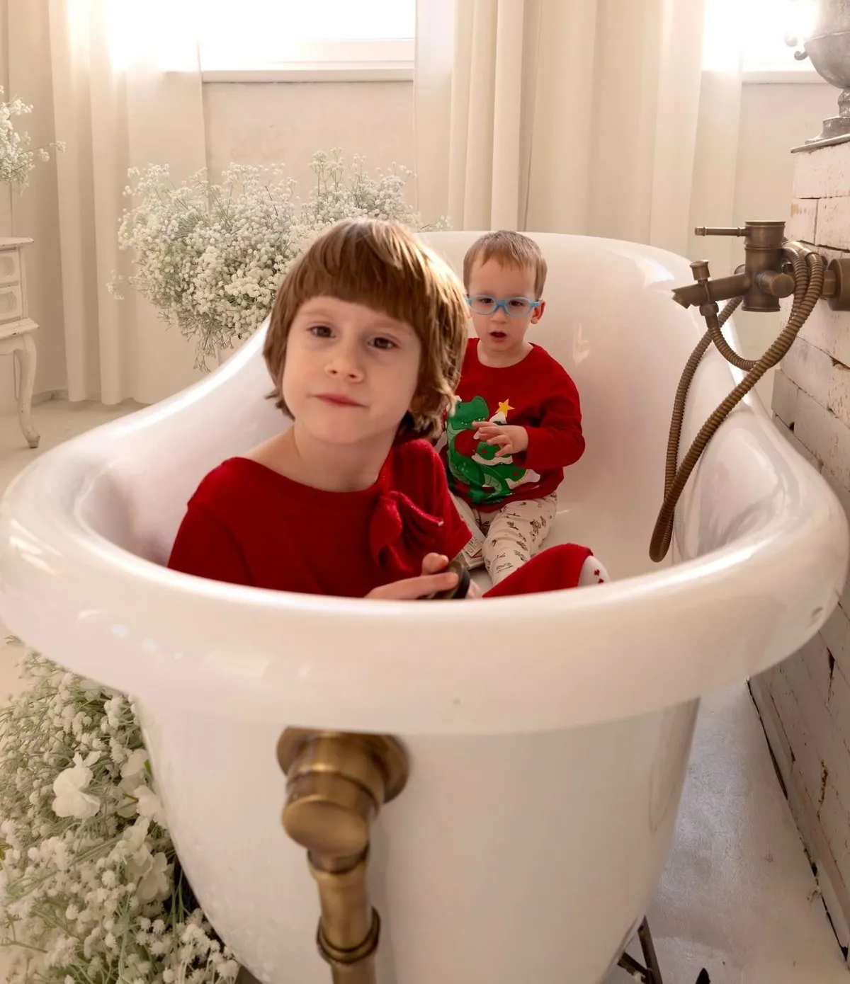 Autizmus és CMT miatt nem alakult ki szoros kötődés a gyerekek között. 