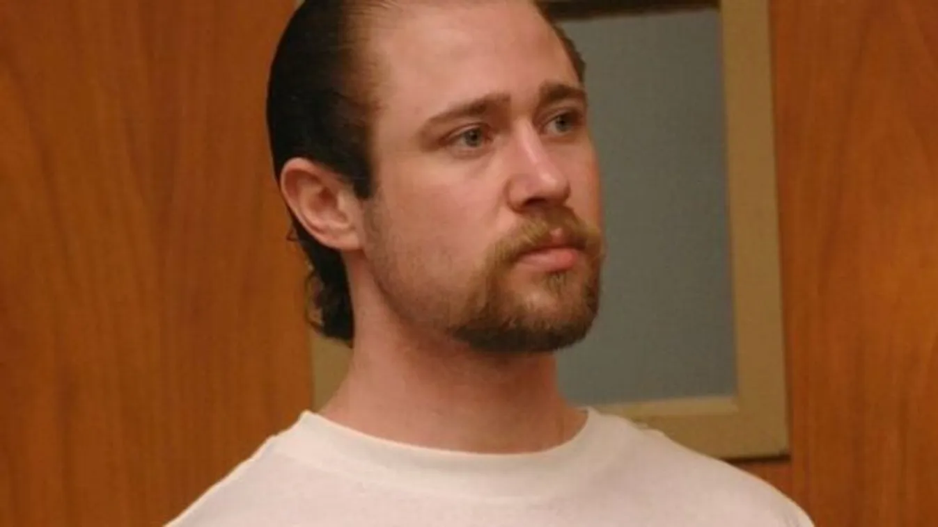 Vérfürdő a tárgyalóteremben: késsel támadt a bírónőre