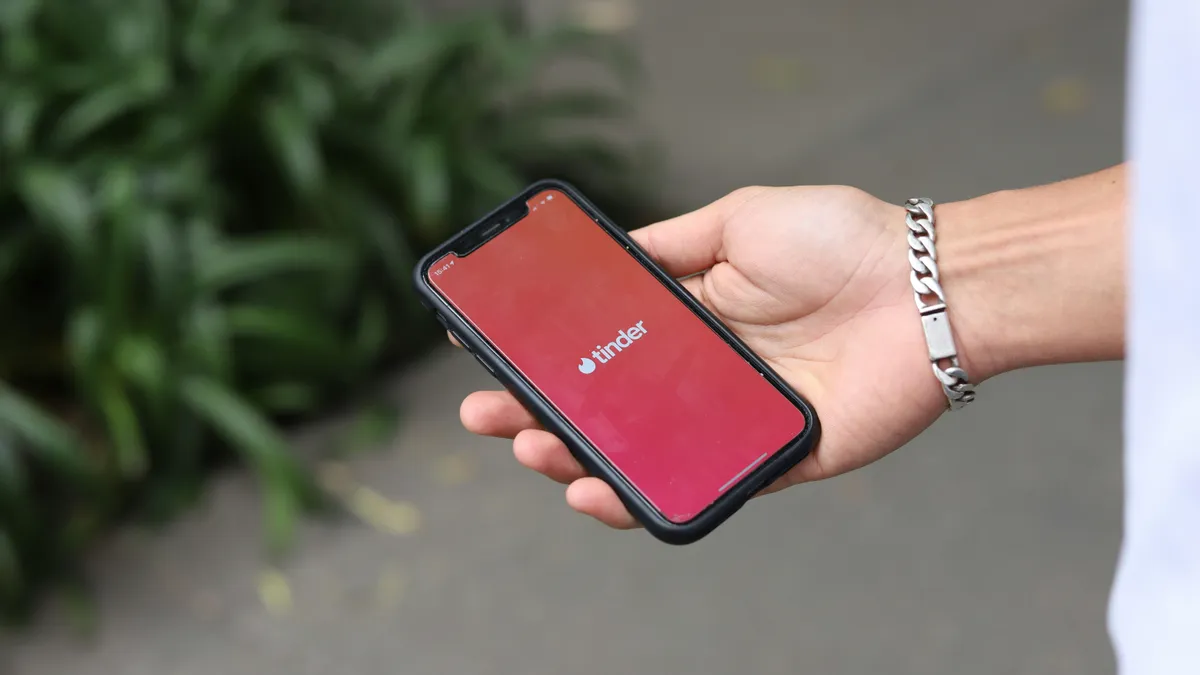 Képeivel vernek át férfiakat a Tinderen